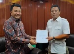 bupati luwu utara andi abdullah rahim menyerahkan usulan ijd ta 2026 kepada andi darmawan aras di jakarta
