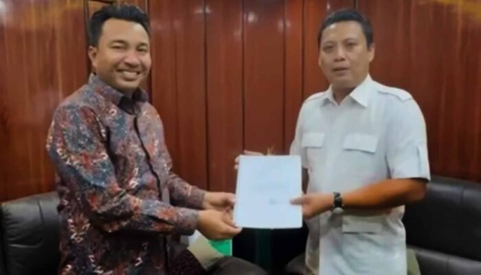 bupati luwu utara andi abdullah rahim menyerahkan usulan ijd ta 2026 kepada andi darmawan aras di jakarta