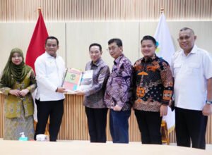 bupati luwu patahudding melakukan audiensi dengan menteri ppn kepala bappenas rachmat pambudy di jakarta