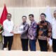 bupati luwu patahudding melakukan audiensi dengan menteri ppn kepala bappenas rachmat pambudy di jakarta