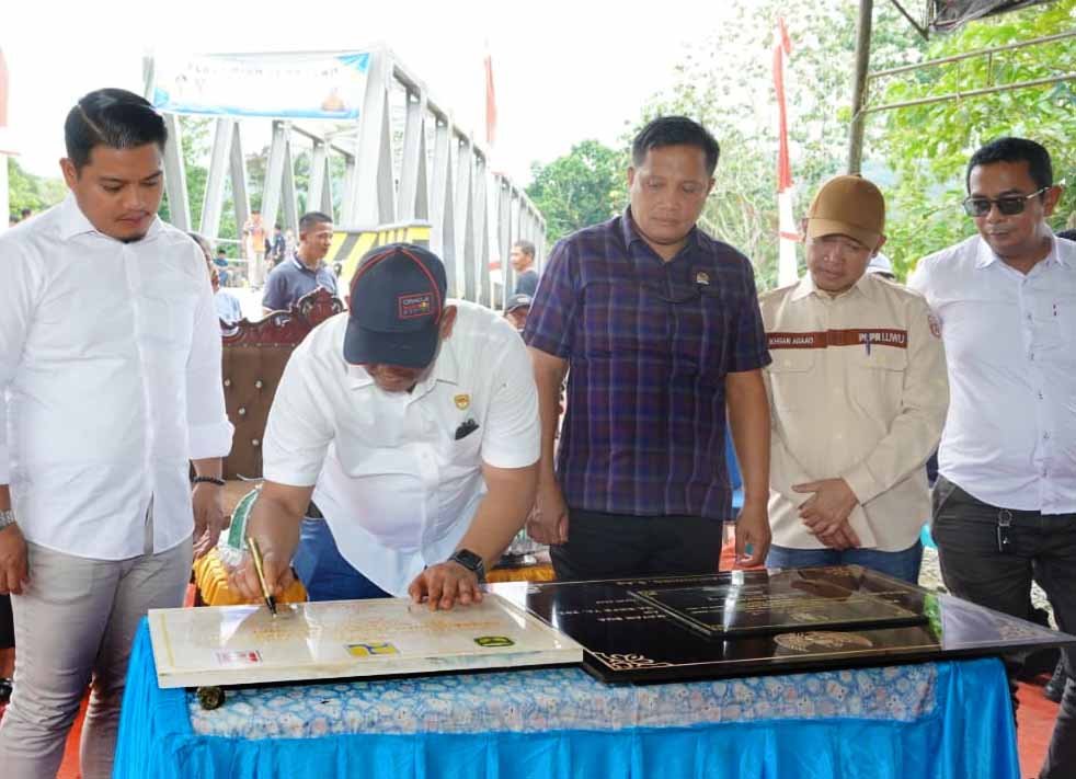 bupati luwu patahudding meresmikan jembatan salubua kaili di kecamatan suli barat 13/2/2026