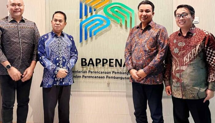 Turunkan Kemiskinan, Bupati Lutra Genjot Infrastruktur 3T