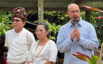 pandji pragiwaksono mengikuti sidang adat di tongkonan layuk kaero tana toraja
