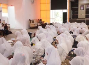 wali kota parepare tasming hamid membuka safari dakwah asn perempuan di rumah jabatan wali kota 14/2/2026