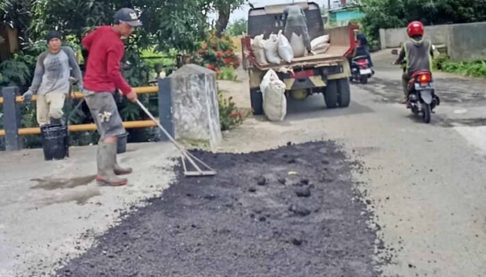 Dukung Ekonomi Warga, Pemkab Pinrang Perbaiki Jalan Briptu Suherman