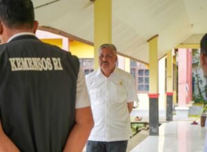 bupati pinrang andi irwan hamid meninjau gedung skb lasinrang dan sdn 23 sarempo di pinrang