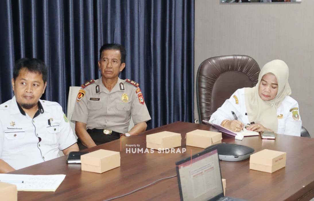 wakil bupati sidrap nurkanaah mengikuti rapat koordinasi pengendalian inflasi di ruang kerjanya