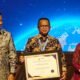 direktur rsud sinjai dr kahar anies menerima penghargaan wbk 2025 dari menteri panrb di jakarta 11/2/2026