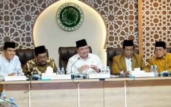 menko perekonomian airlangga hartarto bertemu pimpinan mui di kantor mui pusat jakarta