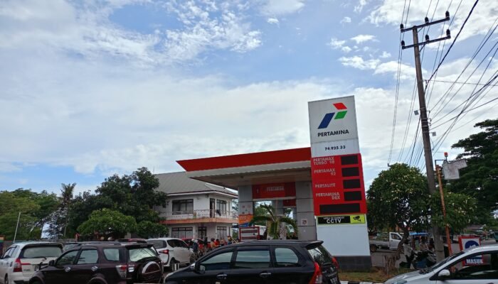 Antrian BBM 2 Km Picu Kemacetan Lalu Lintas di Jalur Trans Sulawesi Bulukumba