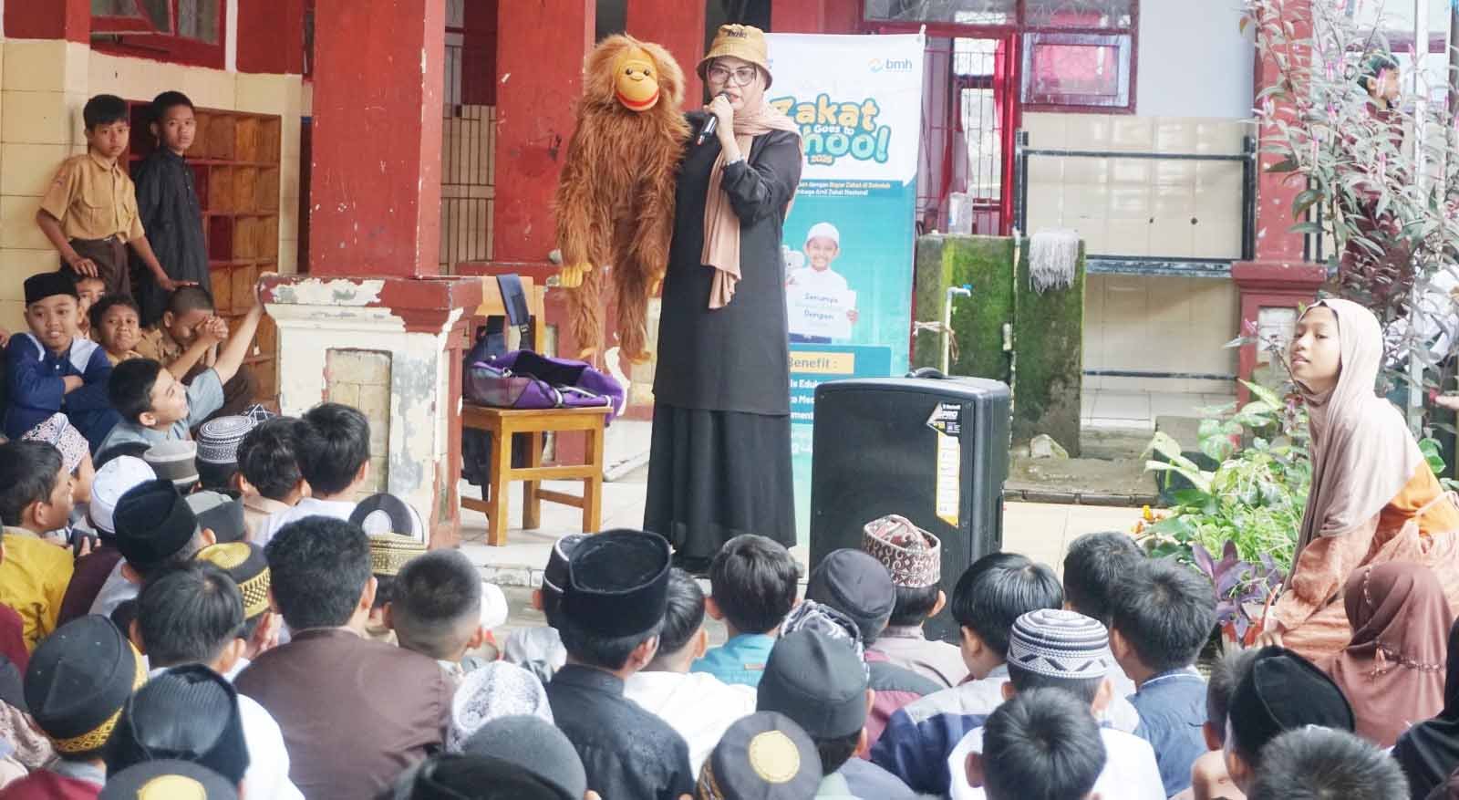tim bmh memberikan edukasi zakat kepada murid sd inpres paccerakkang daya di makassar