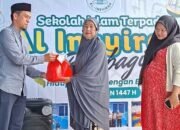 BMH Makassar dan SD Al Insyirah Salurkan 350 Paket Zakat dan Infak Ramadan
