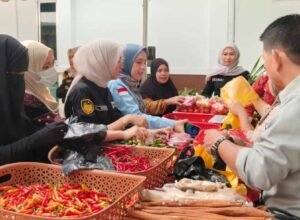 ketua iad sinjai alvi ridwan menghadiri bazar ramadhan untuk masyarakat di sinjai