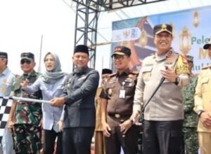 bupati bone andi asman sulaiman menghadiri pelepasan mudik gratis idulfitri di centre point of indonesia makassar