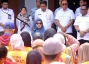 Bupati Gowa Sitti Husniah Talenrang Serahkan Paket Lebaran untuk 716 Tenaga Outsourcing