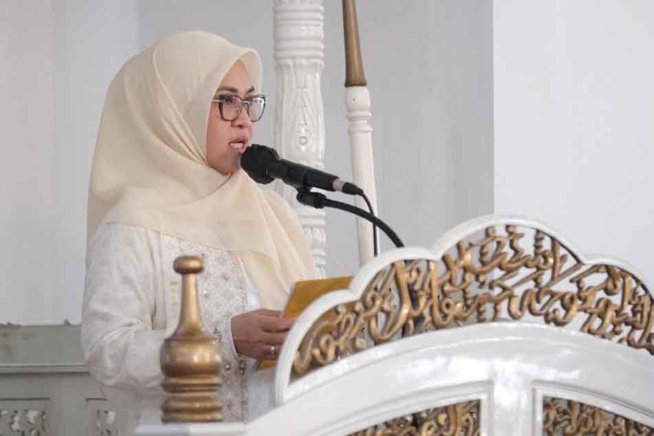 bupati gowa sitti husniah talenrang memaparkan capaian pembangunan saat shalat idul fitri di masjid agung syekh yusuf gowa