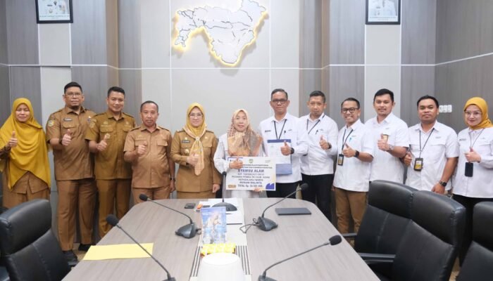 Bupati Gowa Serahkan Santunan Kematian PPPK Guru SD Rp34 Juta