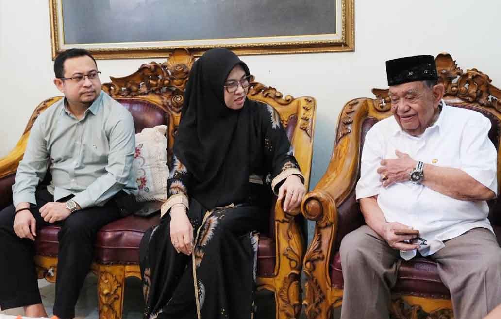 sitti husniah talenrang bersilaturahmi dengan mapparessa tutu di gowa