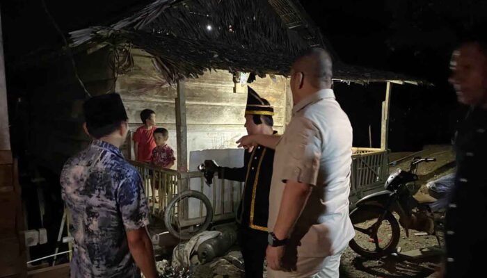 Bupati Lutim Tinjau Rumah Roboh di Wasuponda, Perintahkan Perbaikan Cepat