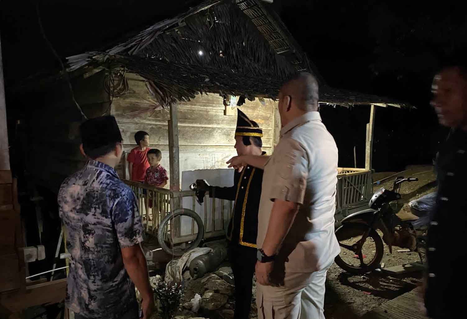 bupati luwu timur tinjau rumah roboh wasuponda