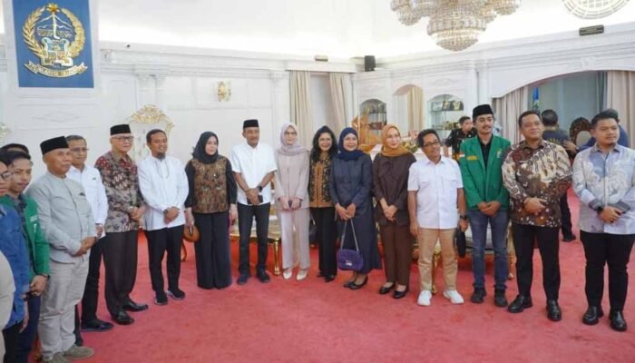 Bupati Luwu Bahas Pemekaran Luwu Tengah Bersama Ketua Komisi II DPR RI