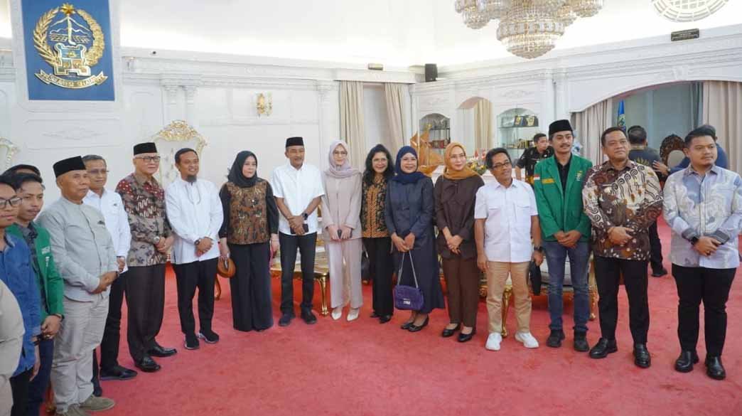 bupati luwu menghadiri dialog pemekaran luwu tengah bersama ketua komisi ii dpr ri di rumah jabatan gubernur sulsel makassar