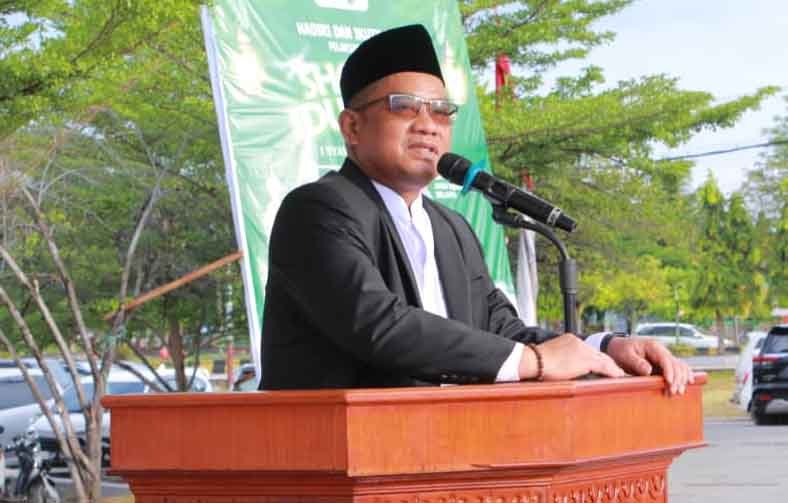 bupati luwu melaksanakan shalat ied di lapangan andi djemma belopa