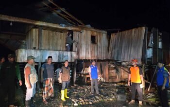 kepala dinsos p3a luwu timur masdin meninjau rumah warga terdampak puting beliung di desa burau pantai luwu timur