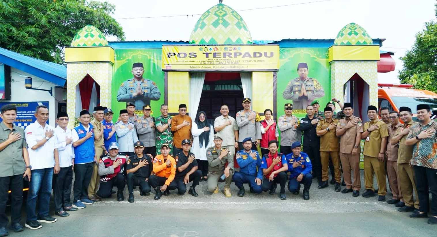 bupati luwu timur irwan bachri syam meninjau pos mudik operasi ketupat di luwu timur