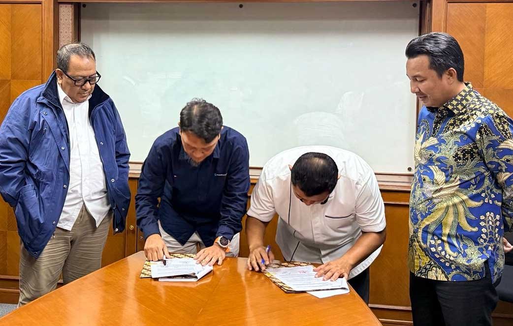 bupati luwu utara andi abdullah rahim menghadiri penandatanganan mou krakatau niaga dan akpsi di jakarta