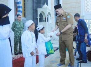 bupati pangkep muhammad yusran lalogau menghadiri yatim ramadan fest bersama anak yatim di masjid hj bau yulianti pangkep