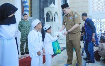 bupati pangkep muhammad yusran lalogau menghadiri yatim ramadan fest bersama anak yatim di masjid hj bau yulianti pangkep