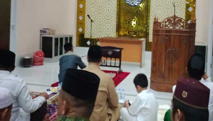 bupati pangkep muhammad yusran lalogau safari ramadan dan meresmikan masjid nurul tarbiyah di bungoro pangkep
