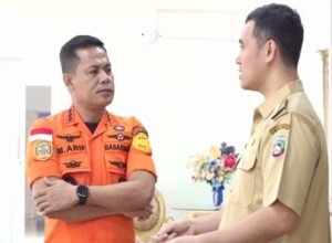 bupati pangkep muhammad yusran lalogau menerima penghargaan basarnas ri di rumah jabatan bupati pangkep