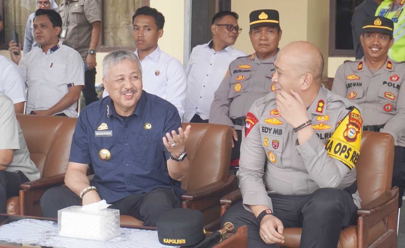 bupati pinrang irwan hamid menghadiri apel gelar pasukan operasi ketupat di mapolres pinrang