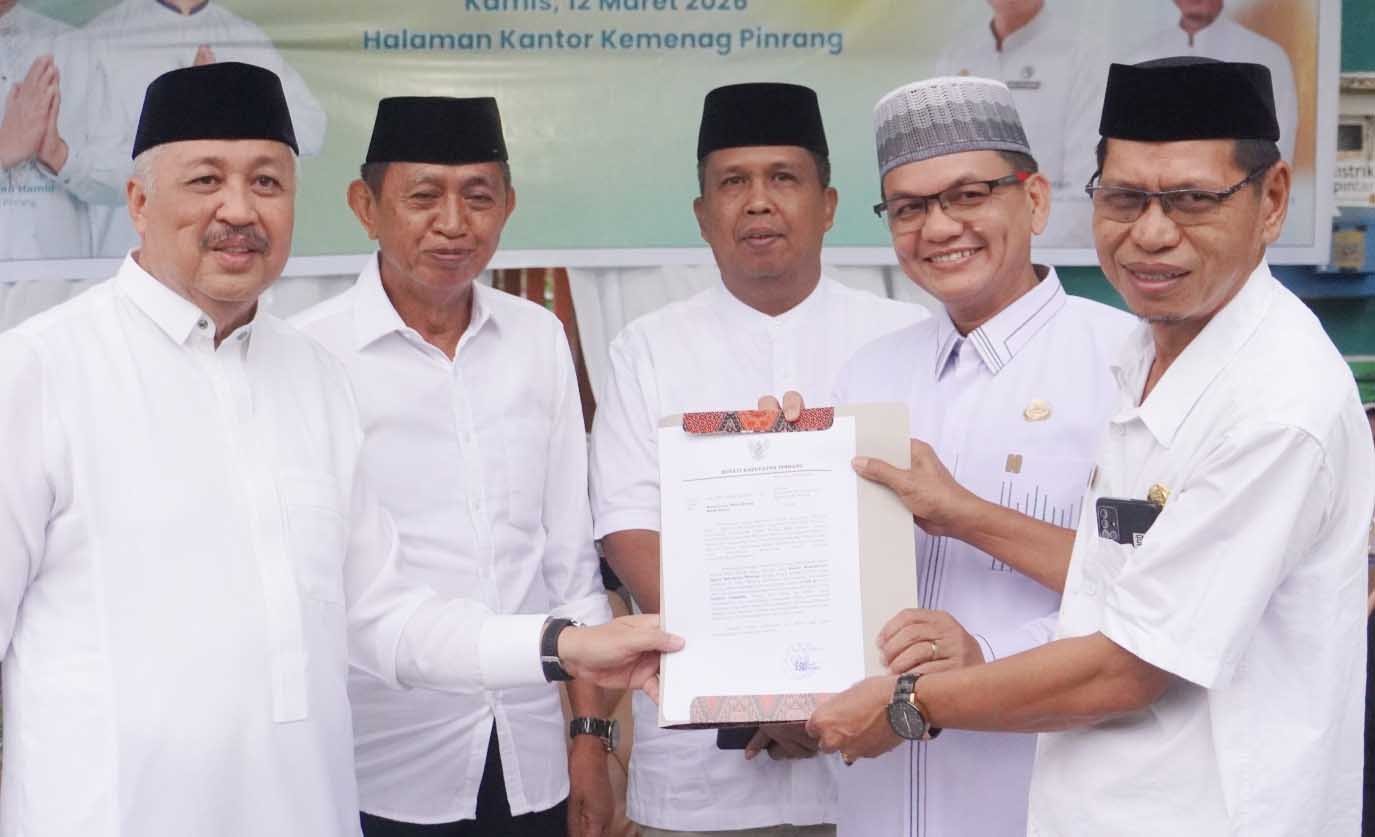 bupati pinrang irwan hamid menghadiri buka puasa bersama kemenag di kabupaten pinrang