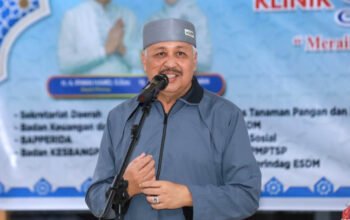 bupati pinrang irwan hamid menghadiri kegiatan klinik ramadan di pinrang