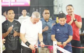 bupati pinrang andi irwan hamid meresmikan lapangan padel royal metro sky di pinrang bersama wali kota parepare tasming hamid