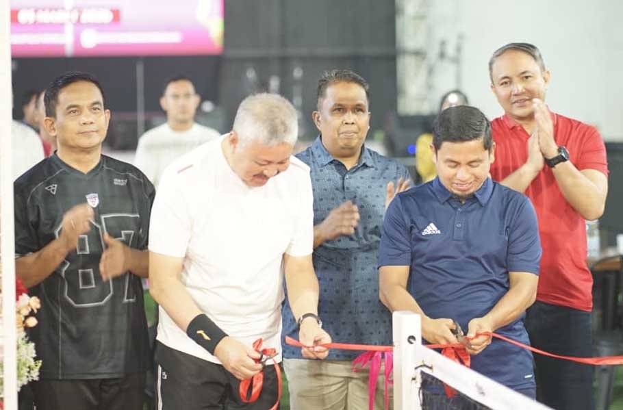 bupati pinrang andi irwan hamid meresmikan lapangan padel royal metro sky di pinrang bersama wali kota parepare tasming hamid