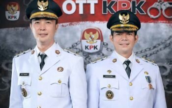 bupati rejang lebong muhammad fikri thobari bersama wakil bupati hendri dalam foto resmi jabatan terkait ott kpk di bengkulu