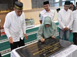 bupati sinjai ratnawati arif meresmikan masjid nurul hasanah bikeru di sinjai selatan