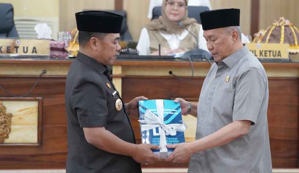 bupati andi rosman menyampaikan lkpj tahun anggaran 2025 di dprd wajo