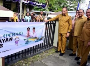 gubernur gorontalo gusnar ismail memasang baliho penas petani nelayan 2026