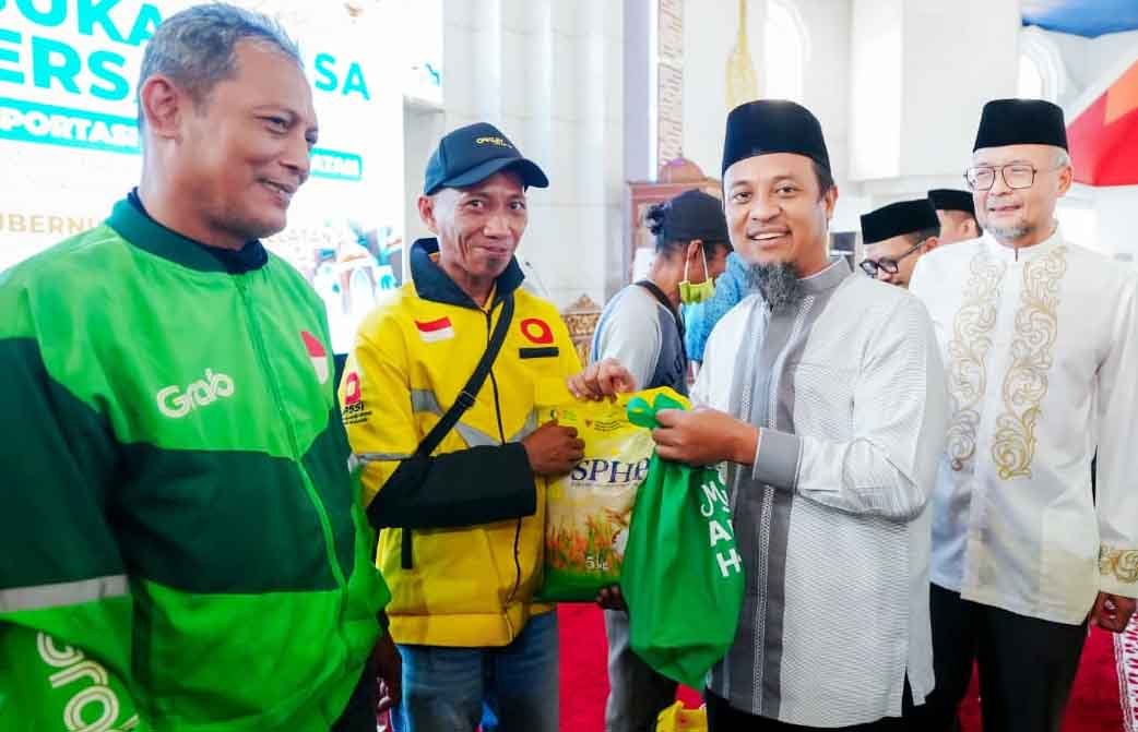 gubernur sulawesi selatan andi sudirman sulaiman menghadiri buka puasa bersama insan transportasi di masjid kubah 99 cpi makassar