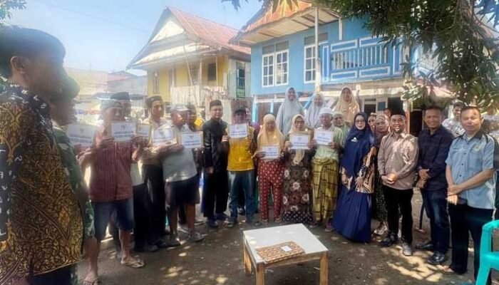 Gubernur Sulsel Andi Sudirman Sulaiman Salurkan Bantuan Korban Puting Beliung Takalar