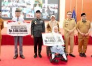 Dukungan Pendidikan Inklusif, Gubernur Sulsel Serahkan Beasiswa Disabilitas Rp5 Miliar