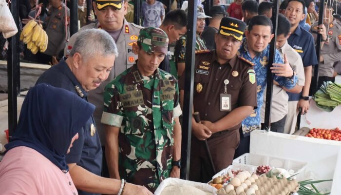 Bupati Pinrang Pantau Harga Pangan dan Revitalisasi Pasar Sentral Jelang Idul Fitri
