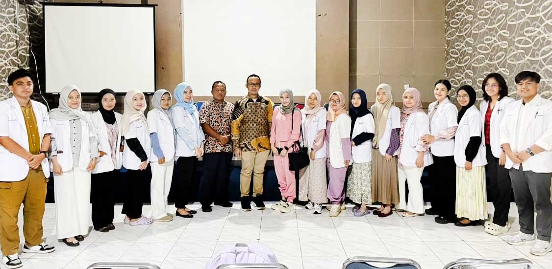 kepala dinas kesehatan luwu utara abd wahid menerima dokter internsip kemenkes di luwu utara