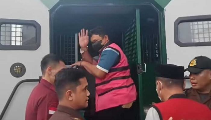 Dana Irigasi Petani Diduga Dipotong, Eks DPR RI Ditahan Kejari Luwu