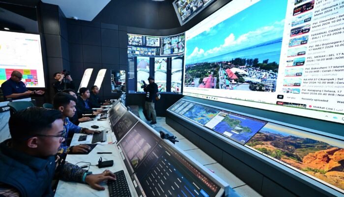 menteri perhubungan dudy purwagandhi memantau sistem mudik di jakarta